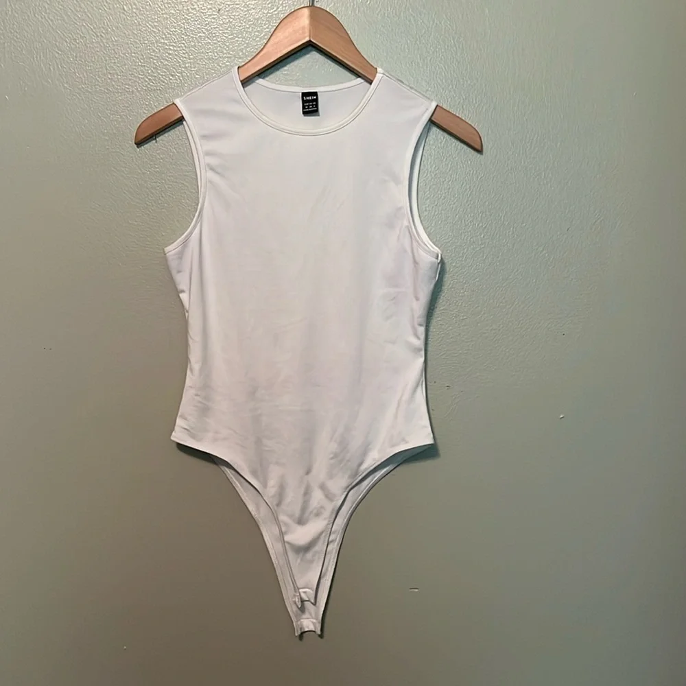 Shein sleeveless bodysuit color is white womens size medium - Picture 3 of 8